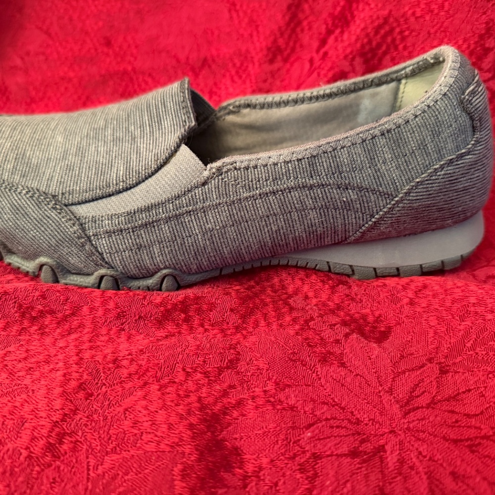 Skechers Gray Canvas Slip on Shoes in a size 8.5 - Picture 6 of 10